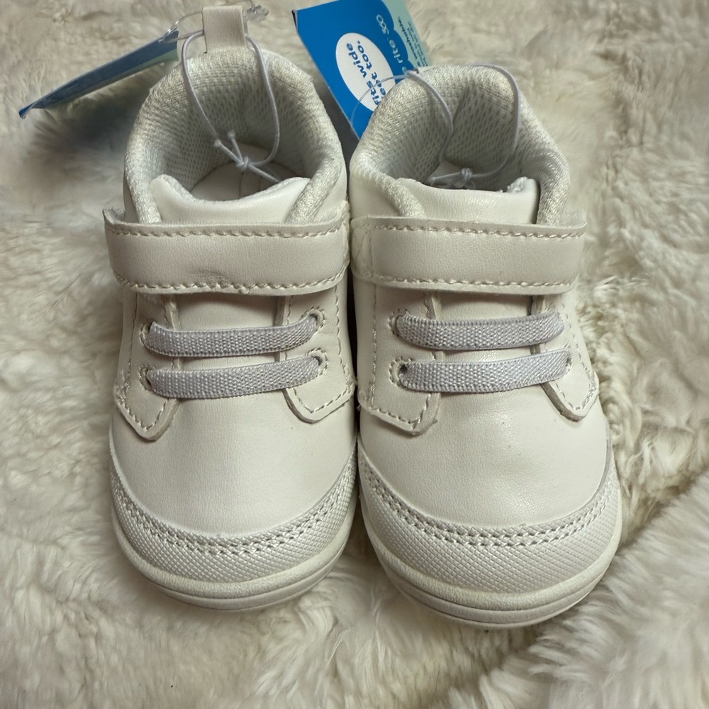 Classic White walking shoes